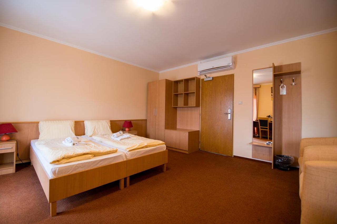 Hotel Clavis Lučenec Eksteriør billede