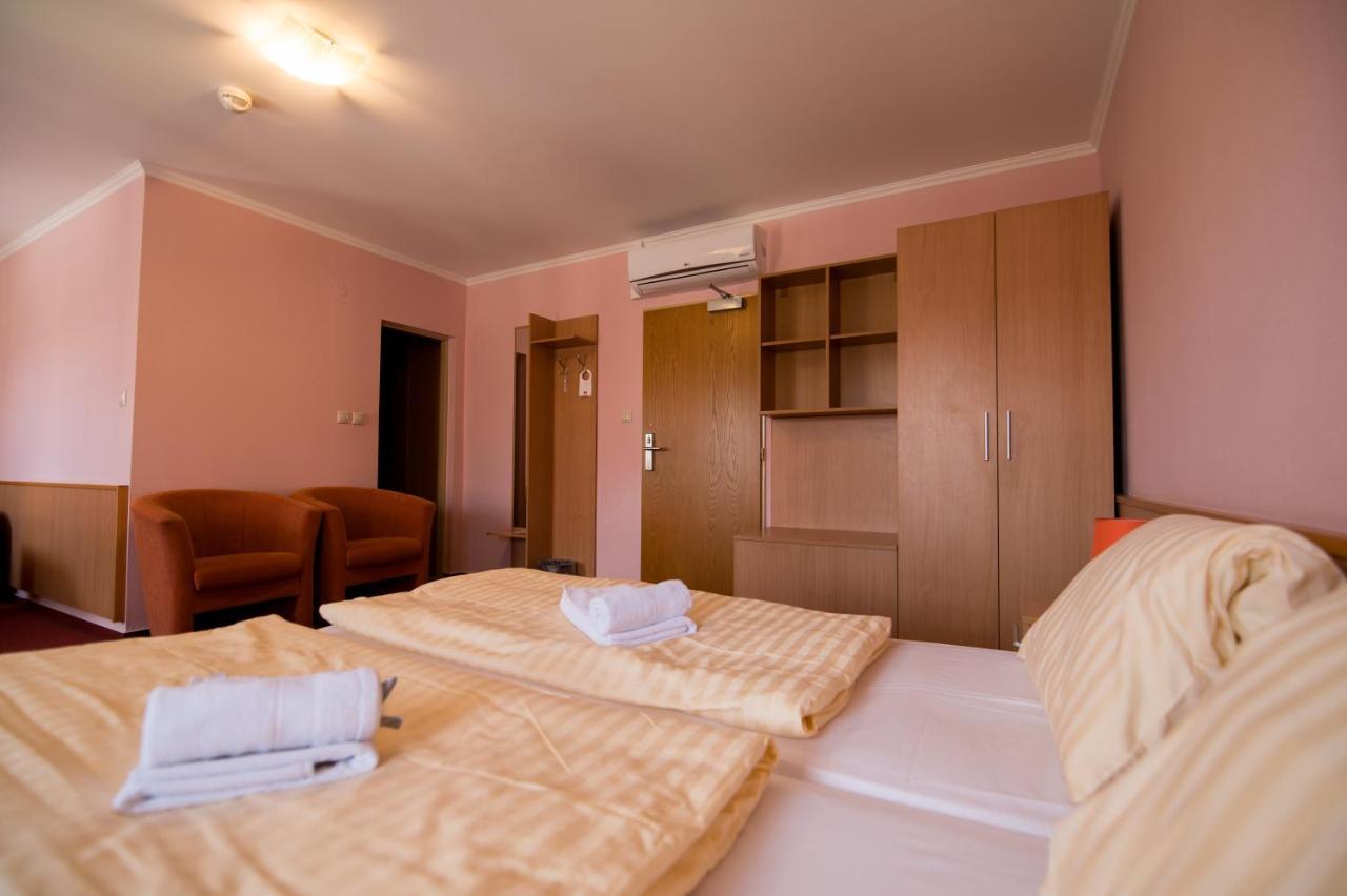 Hotel Clavis Lučenec Eksteriør billede