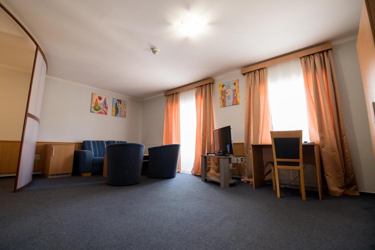 Hotel Clavis Lučenec Eksteriør billede
