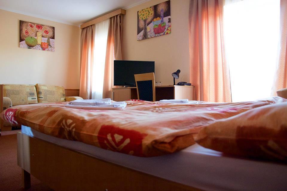 Hotel Clavis Lučenec Eksteriør billede