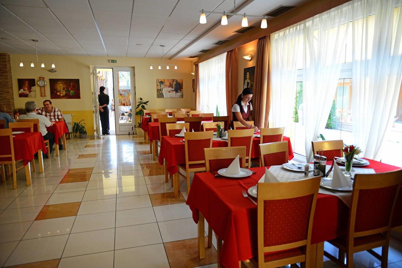 Hotel Clavis Lučenec Eksteriør billede
