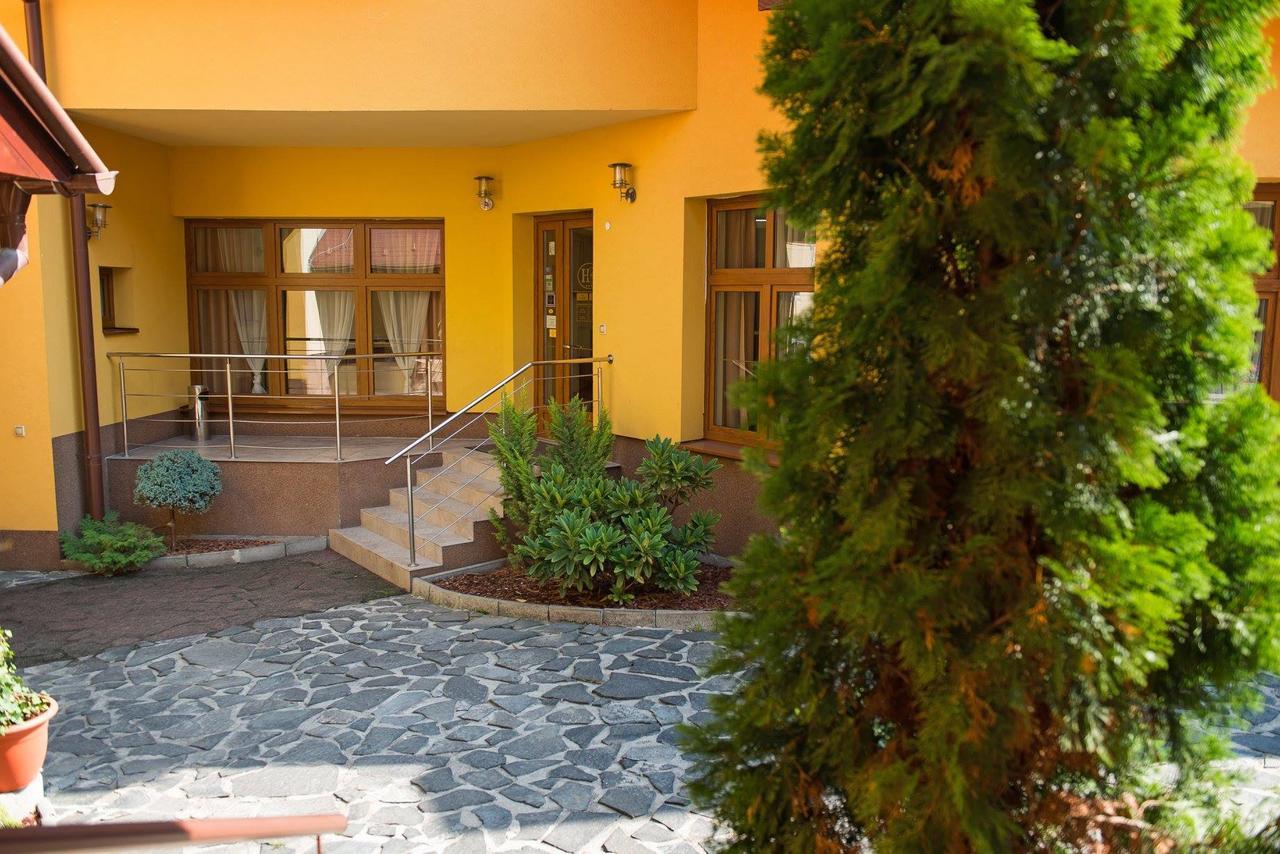 Hotel Clavis Lučenec Eksteriør billede