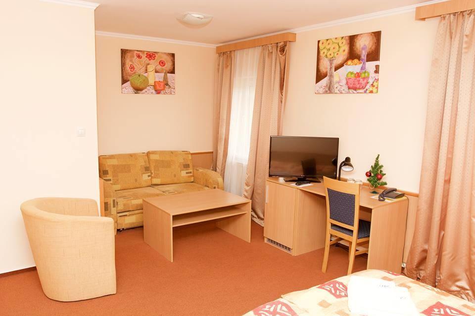 Hotel Clavis Lučenec Eksteriør billede